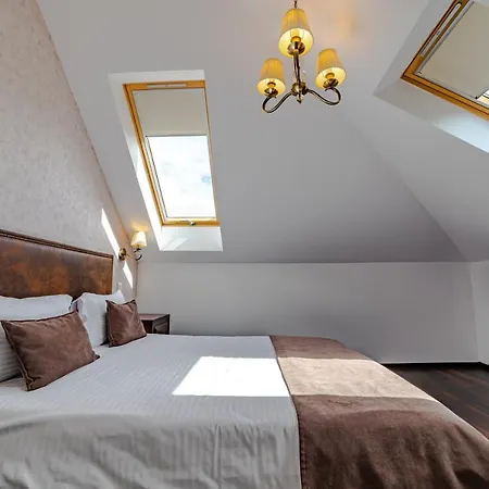 Yael Luxury 3 *
